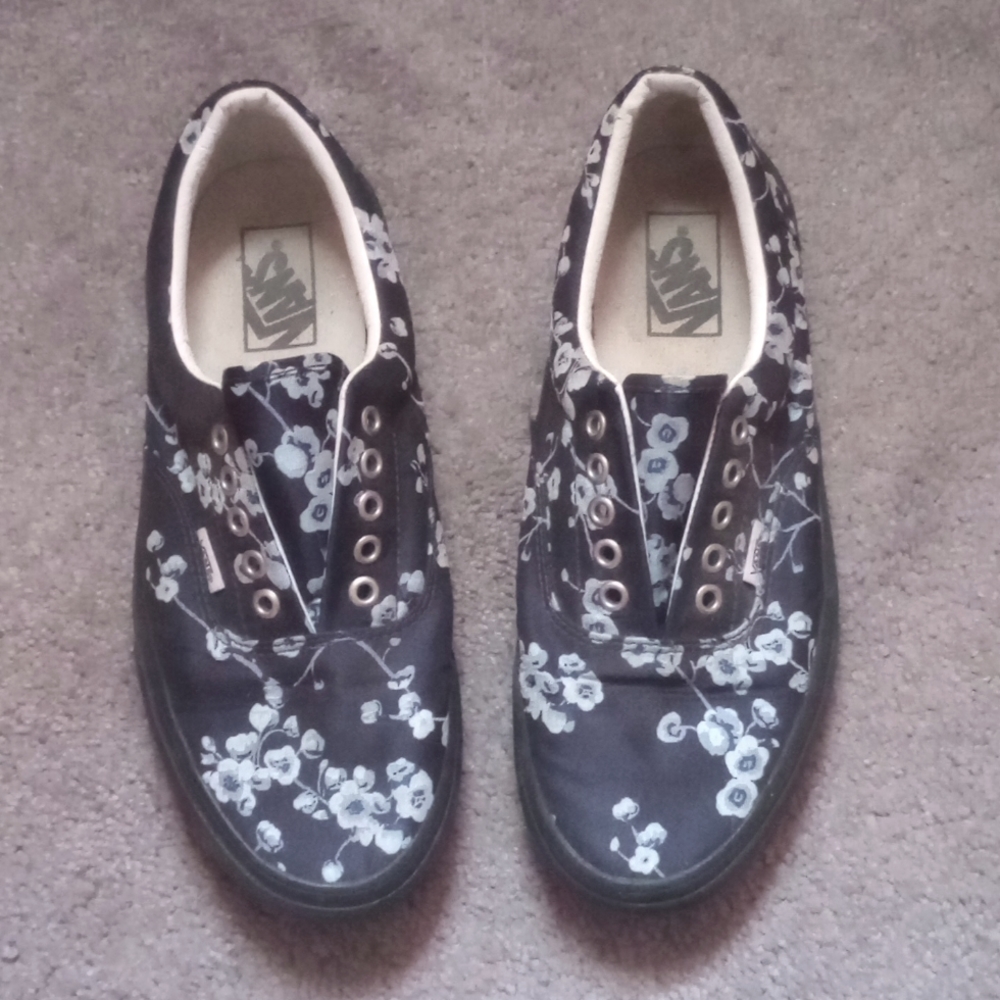 VANS Old Skool Navy Cherry Blossom Floral Lace up women's size 10 men's size 8.5